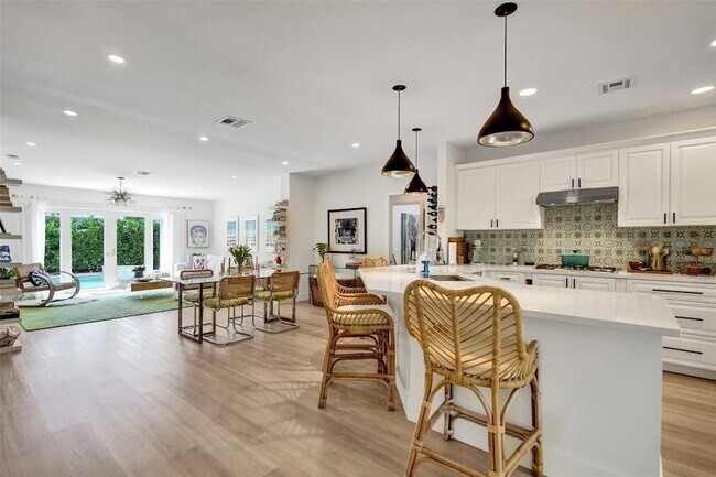 Building Photo - 3206 Robbins Rd