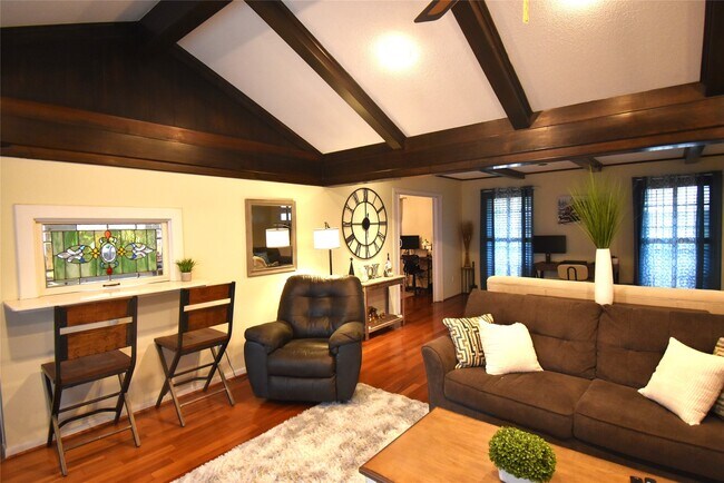 Building Photo - 8011 Meadowvale Dr