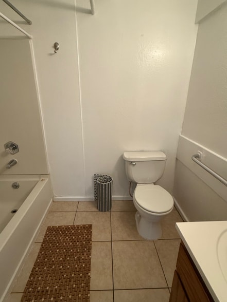 Building Photo - 190 Lubeck Rd