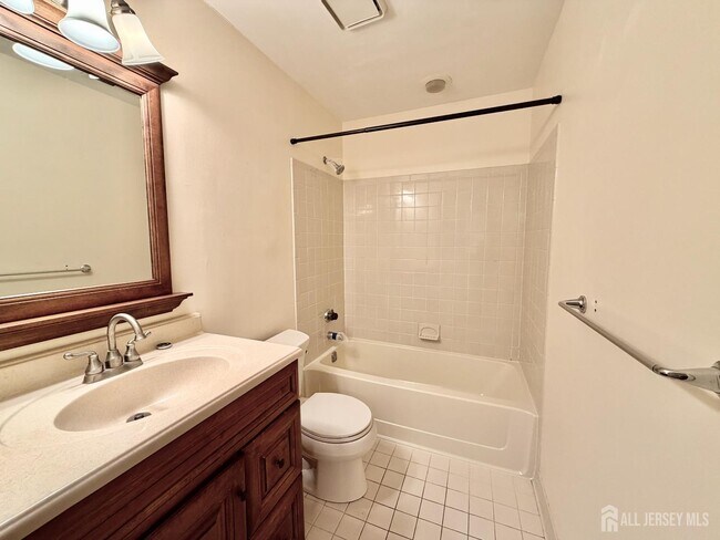 Building Photo - 2310 Ravens Crest Dr