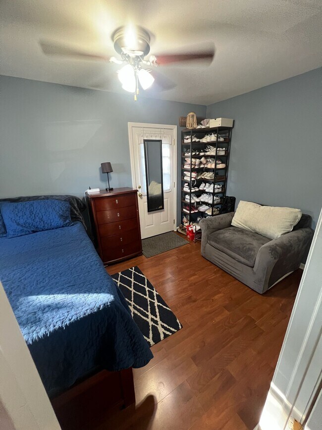 Building Photo - 2505 Girard Pl