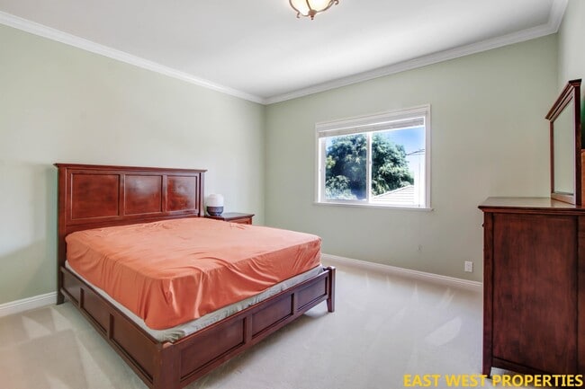 Building Photo - 58 S Altadena Dr