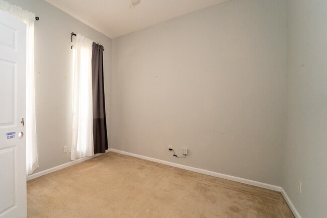 Building Photo - 109 Bilbao Dr