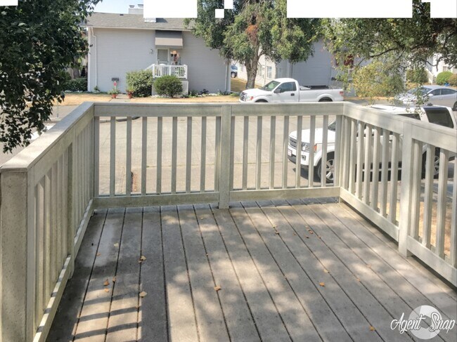 Building Photo - 3-Bedroom North Green Lake Townhouse-Style...
