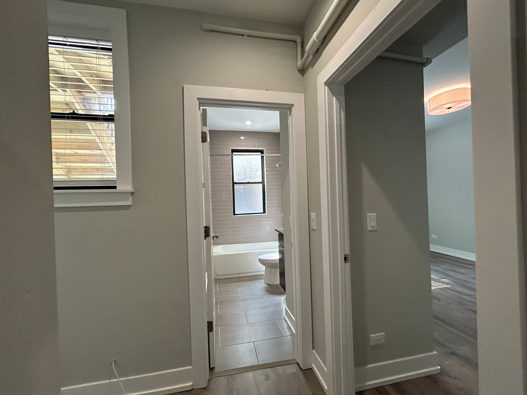 Building Photo - 1000 Crain St