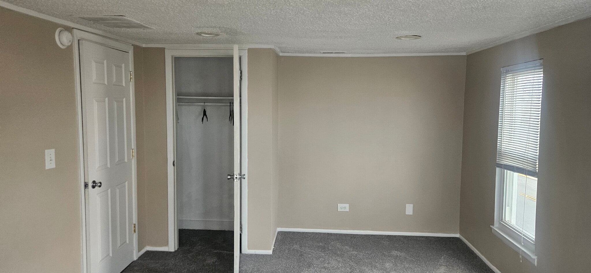 Building Photo - 225 Bay Ave