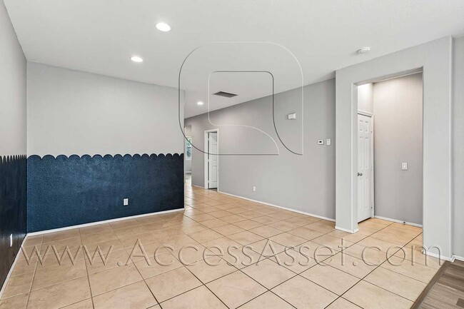 Building Photo - Charming 3 Bed/2 Bath Home In A Desirable ...