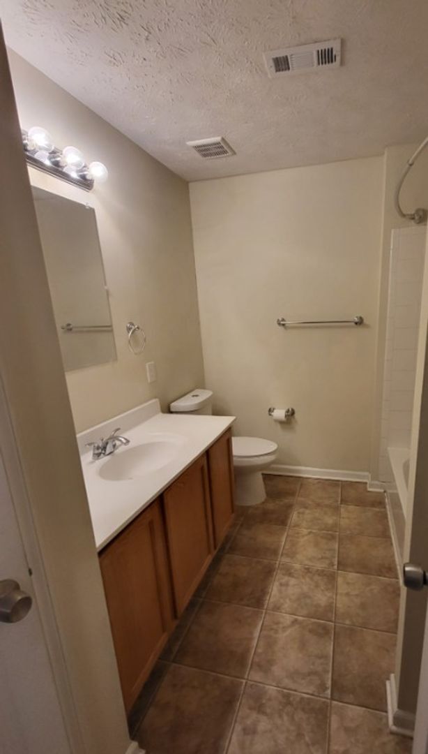 Building Photo - SPACIOUS 3-Level Townhome in Winston's Choice