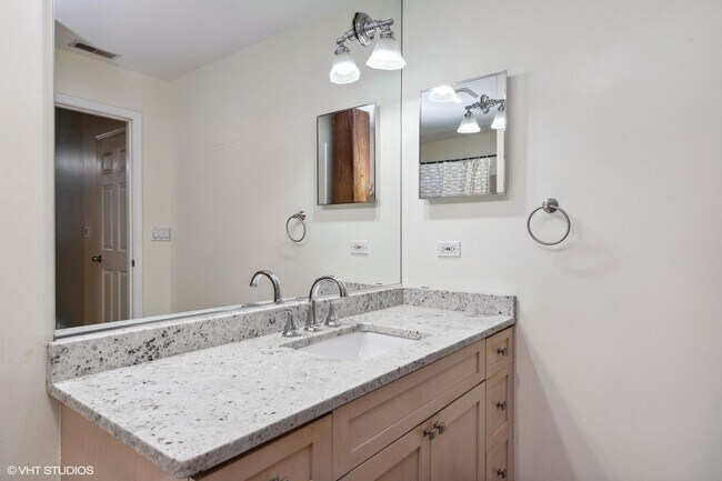 Building Photo - 525 W Superior St