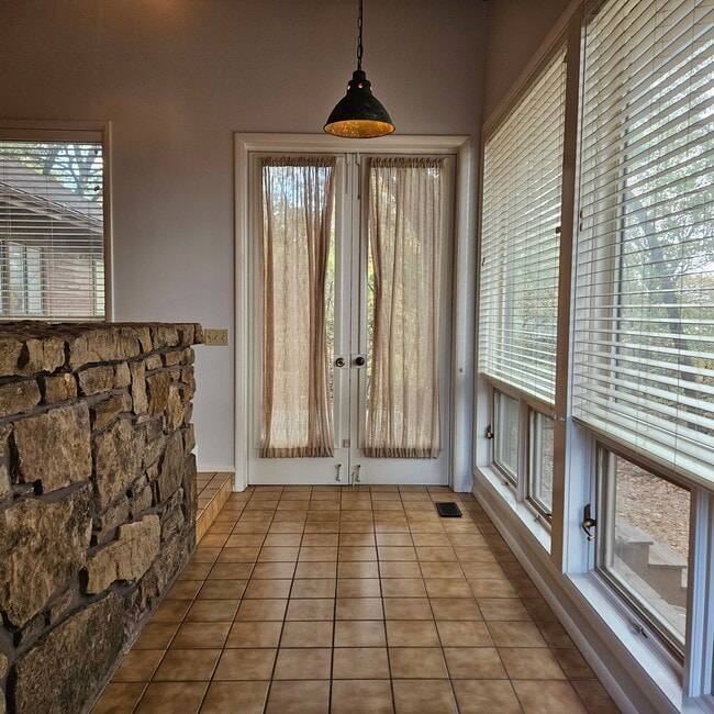 Building Photo - 81 Kincardine Dr