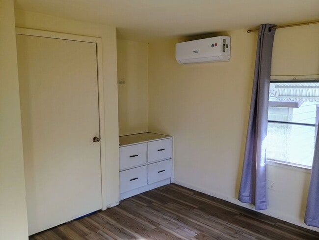 Building Photo - Adorable 1 bedroom one bathroom