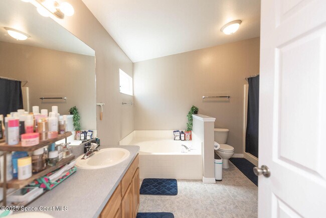 Building Photo - 2667 Deercroft Dr