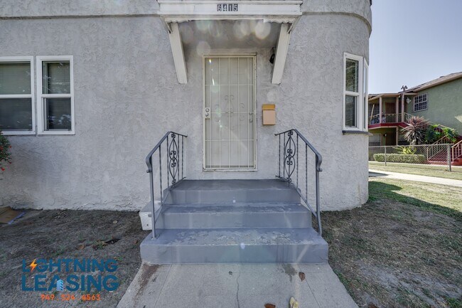 Building Photo - 6415 S Van Ness Ave
