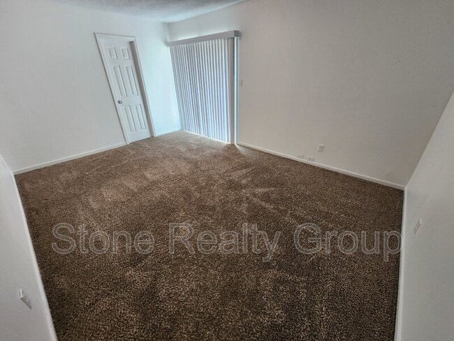 Building Photo - 2329 E Glenview Dr