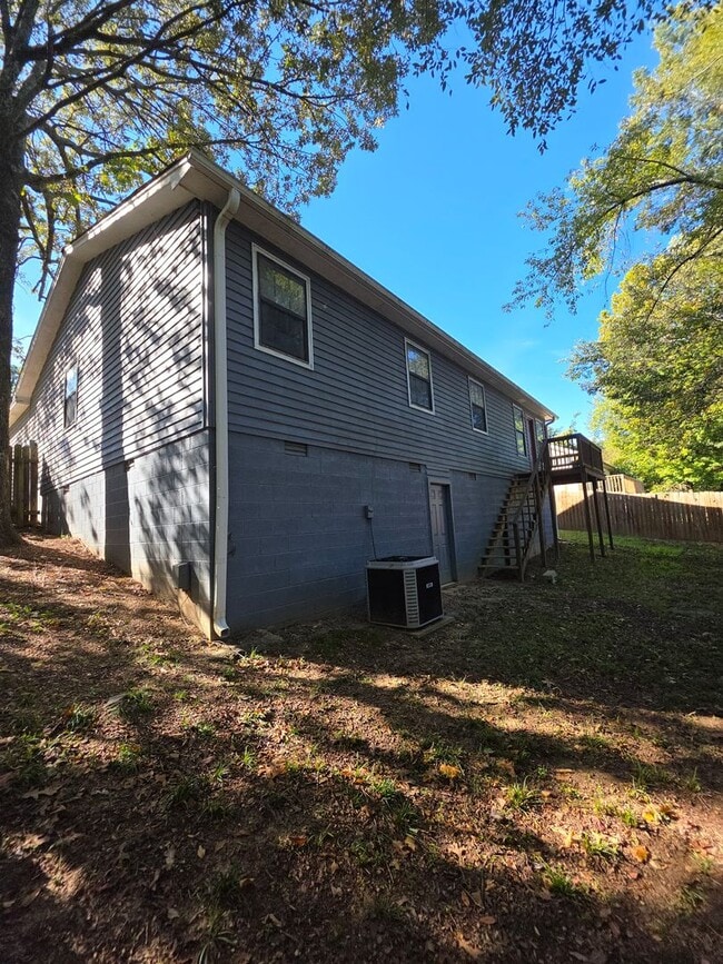 Building Photo - 408 Austin Cir