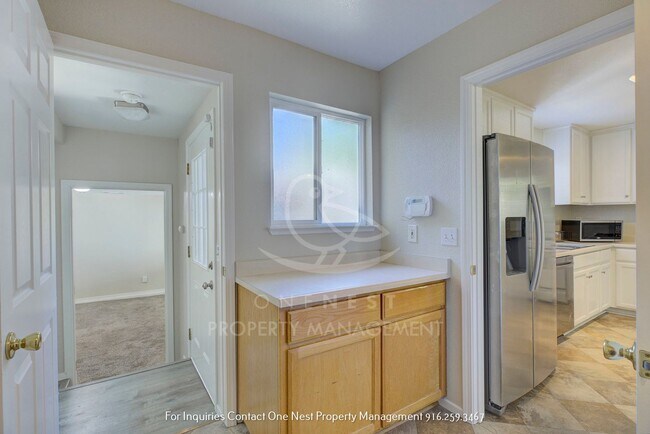 Building Photo - Tahoe Park Bugalow, move in ASAP