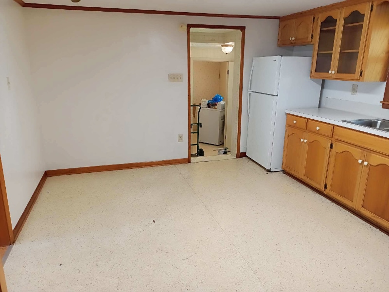 Building Photo - 915 E Ash St