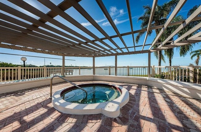 Building Photo - 6365 Bahia Del Mar Blvd S