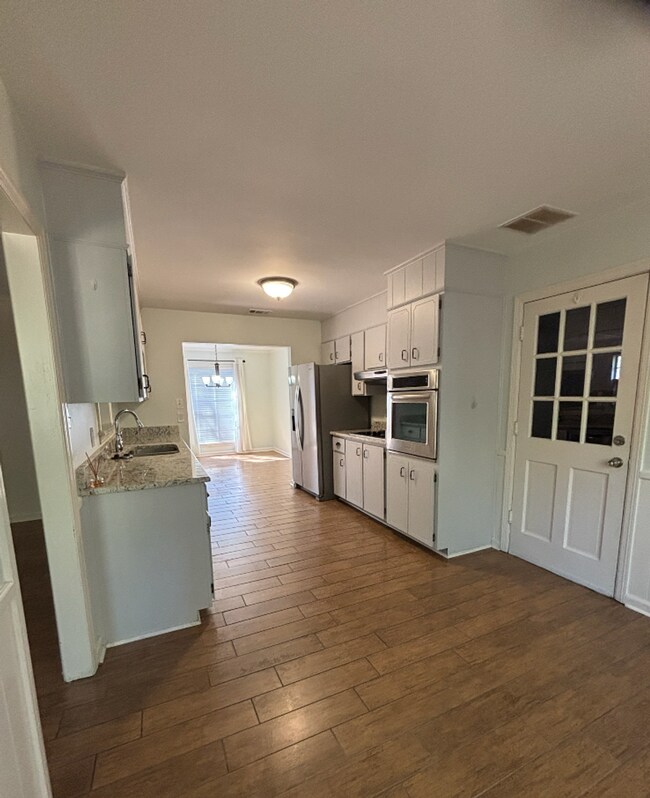 Building Photo - Three bedroom, Two Bathroom Single Family Home for Rent in Wilmington Park!