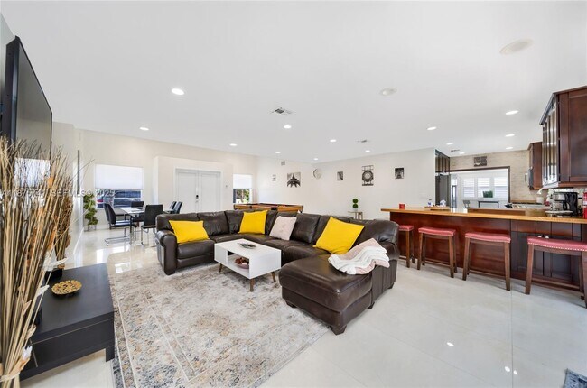 Building Photo - 31 SE 12th St