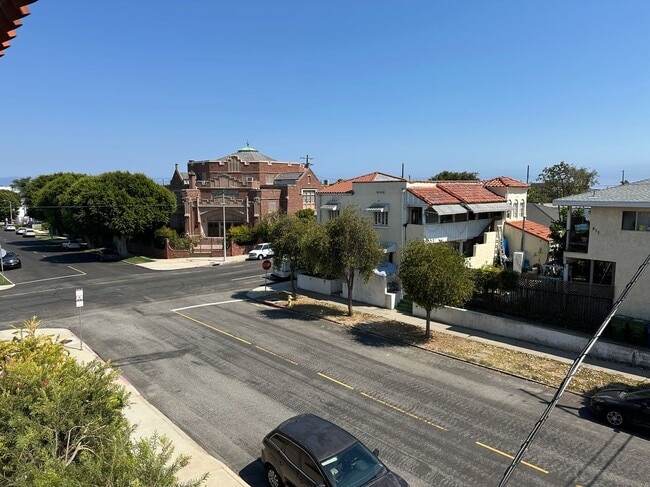 Building Photo - 939 S Cabrillo Ave