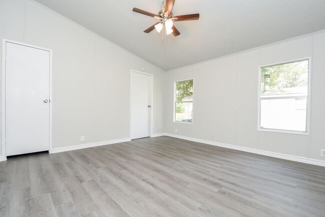 Building Photo - Be part of this cozy community at Roy Harris Loop