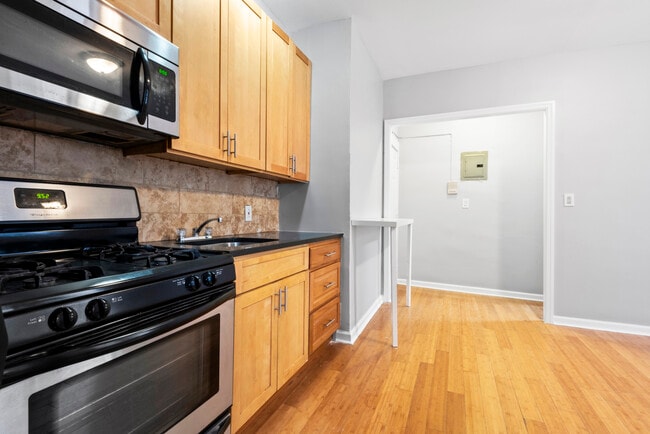 Building Photo - 118 Corbin Ave