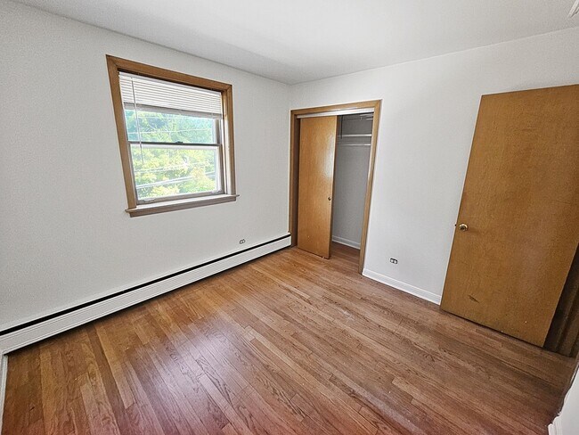 Building Photo - Mid-Century Modern 2-Bed/1.5 Bath with Exposed Brick