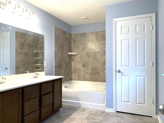 Building Photo - 16303 Copperwood Run Wy