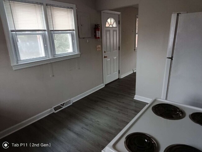 Building Photo - For Rent - 2 bedroom 1 bath Bungalow in Gibbstown, NJ