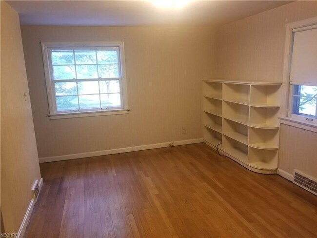 Building Photo - 4 Bed 3.5 Bath in Cleveland Heights - You Don't Want To Miss This!
