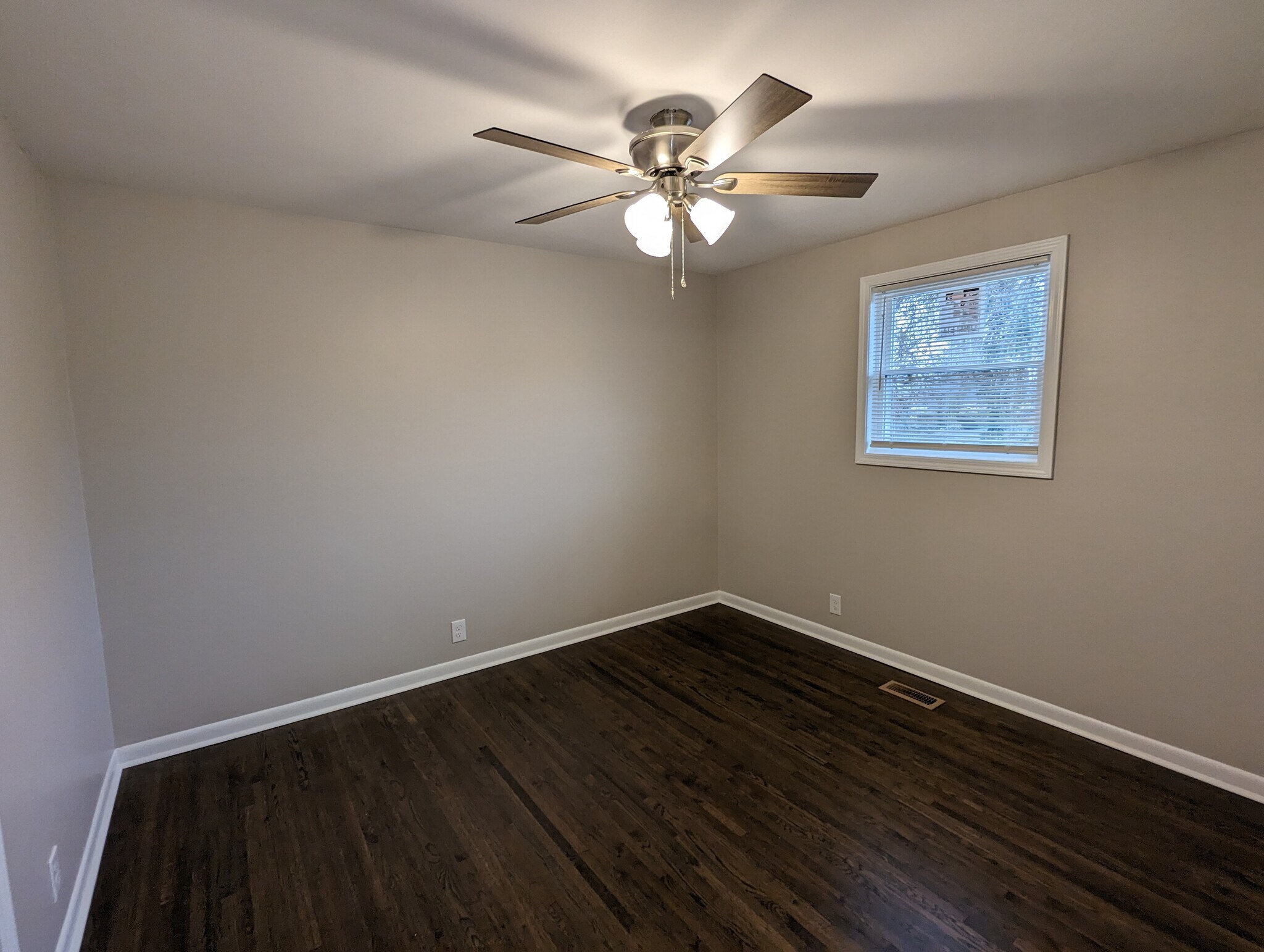 Building Photo - 850 N 2nd St