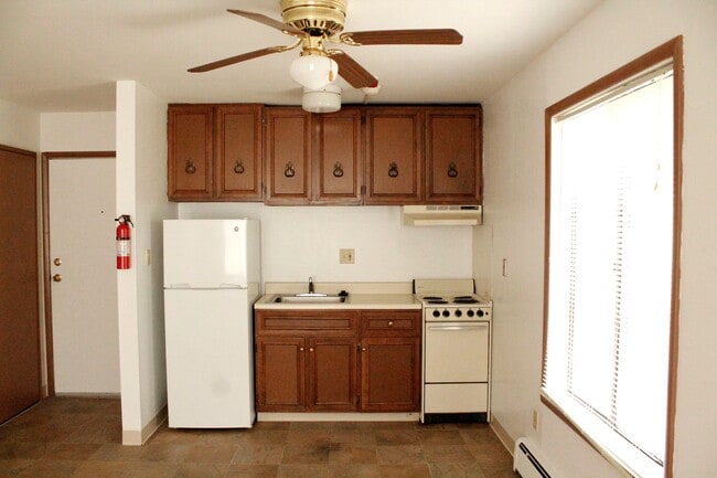 Building Photo - Meadow East Apartments