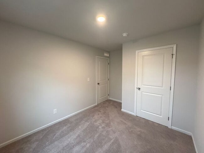 Building Photo - Charming 3-Bedroom Home with Convenient Lo...