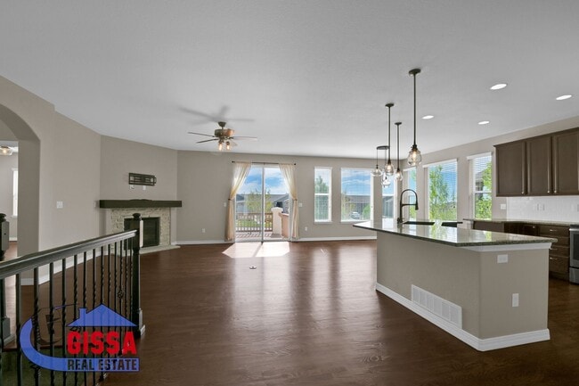 Building Photo - Beautiful home with 5 bedrooms, 4 bathroom...