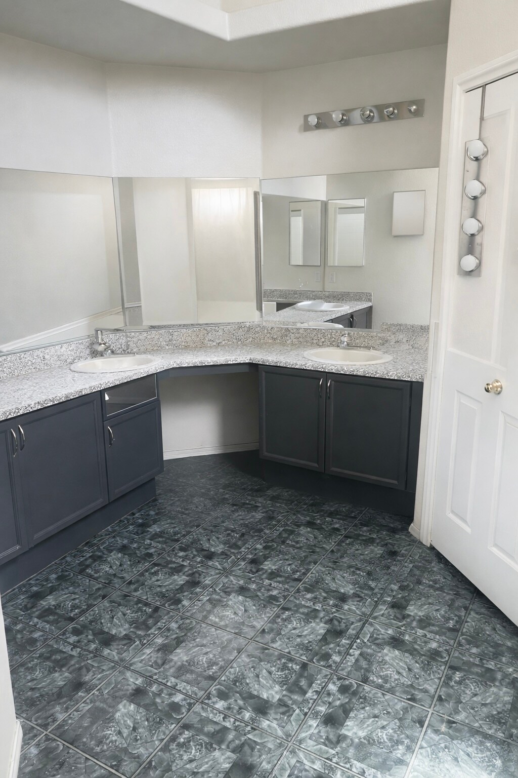Building Photo - 6230 Curlew Dr