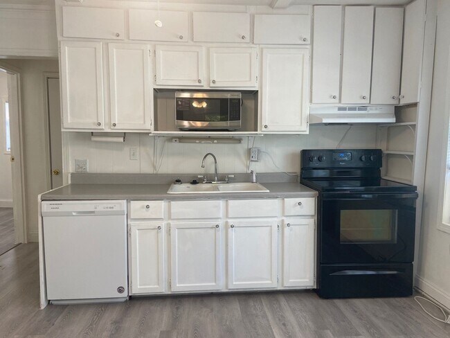 Building Photo - Single Family Home in Branson