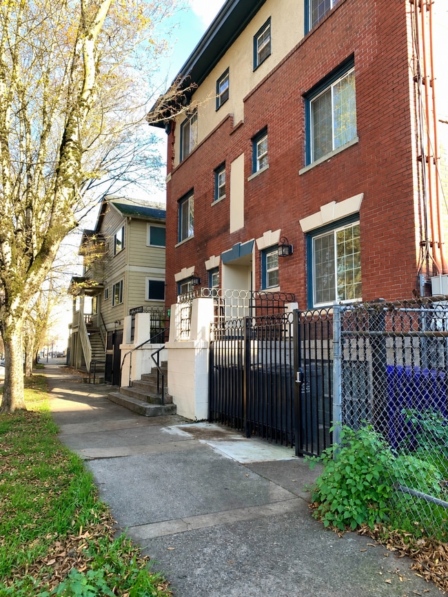 Floorplan - Vancouver Ave.