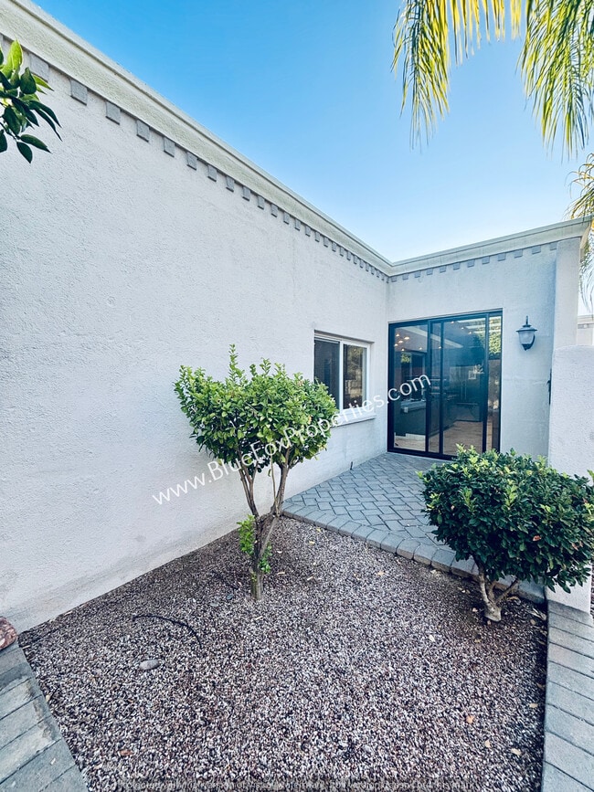 Building Photo - 8135 N Casas Way