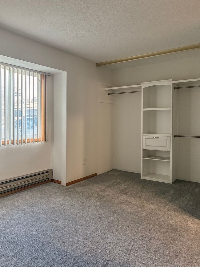 Building Photo - ONE MONTH FREE- Gresham 1 Bedroom Condo Available for Move In ! Call today