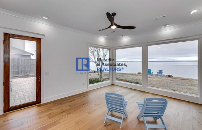 Building Photo - 1418 Windrose Dr
