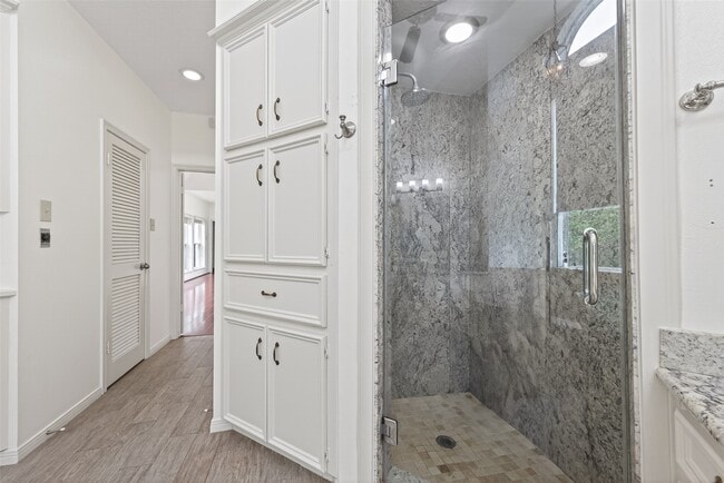 Building Photo - 15106 Dawnbrook Dr