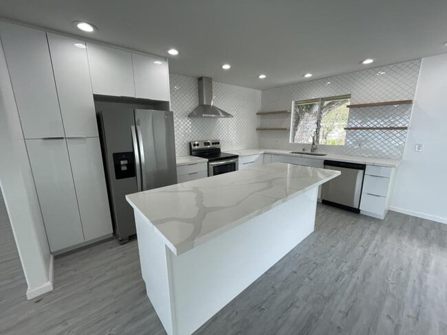 Building Photo - 47-218 Kamehameha Hwy 3rd floor