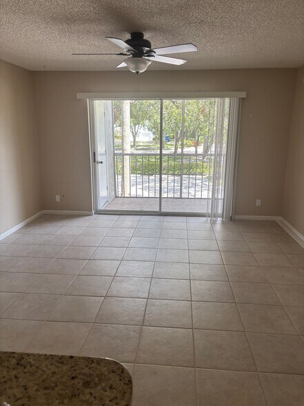 Building Photo - 2504 SE Anchorage Cove