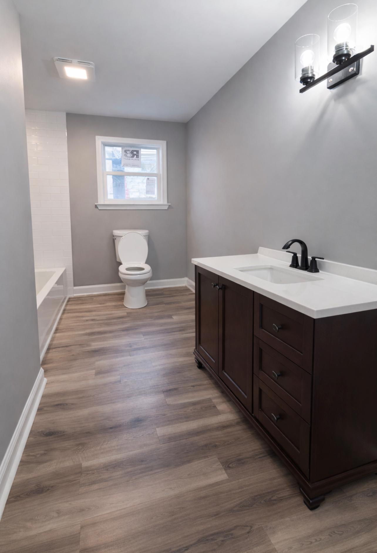 Building Photo - 308 King St