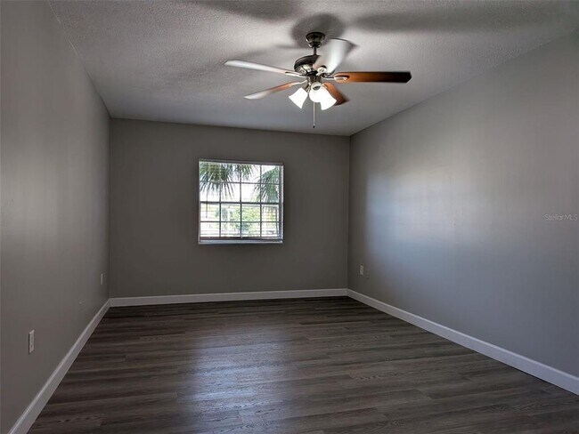Building Photo - 562 Flemming Way