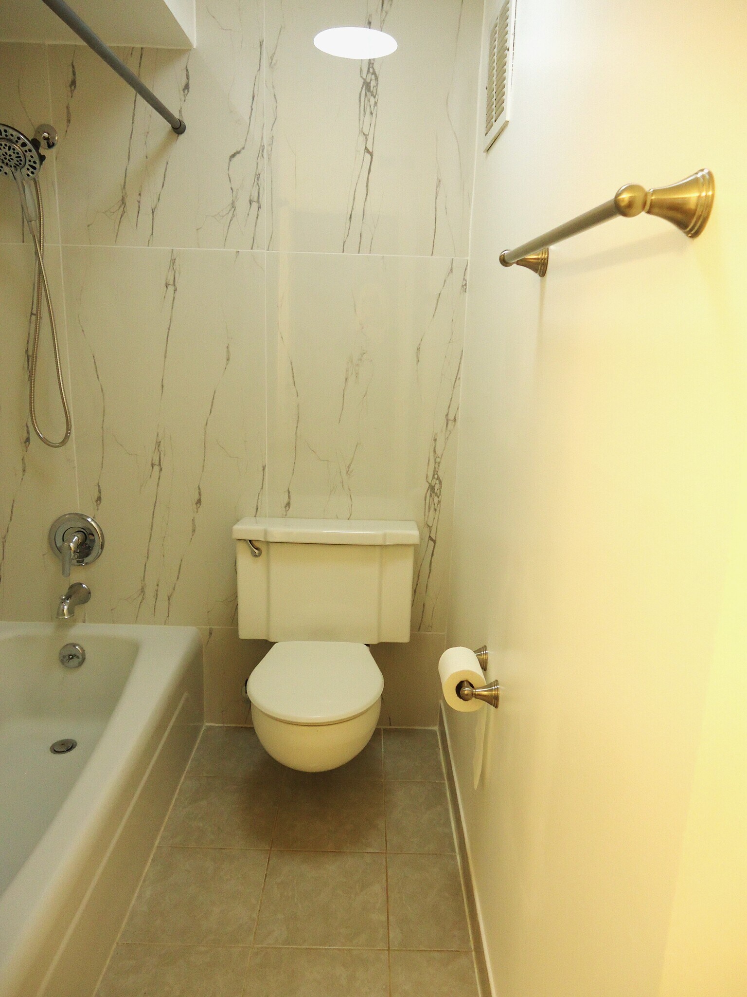 Building Photo - 2818 Dundee Rd