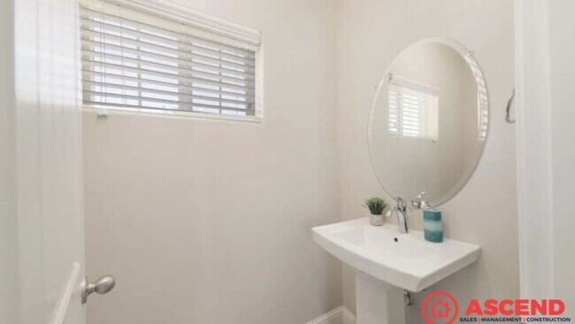 Building Photo - Newly built home located in Shafter!