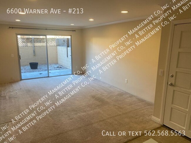 Building Photo - 1 Bedroom Condo w/Private Patio in Gated C...