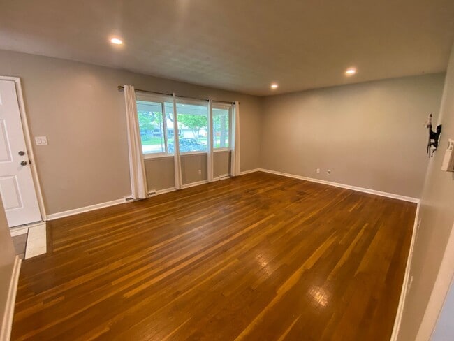 Building Photo - 2663 E Stanford St